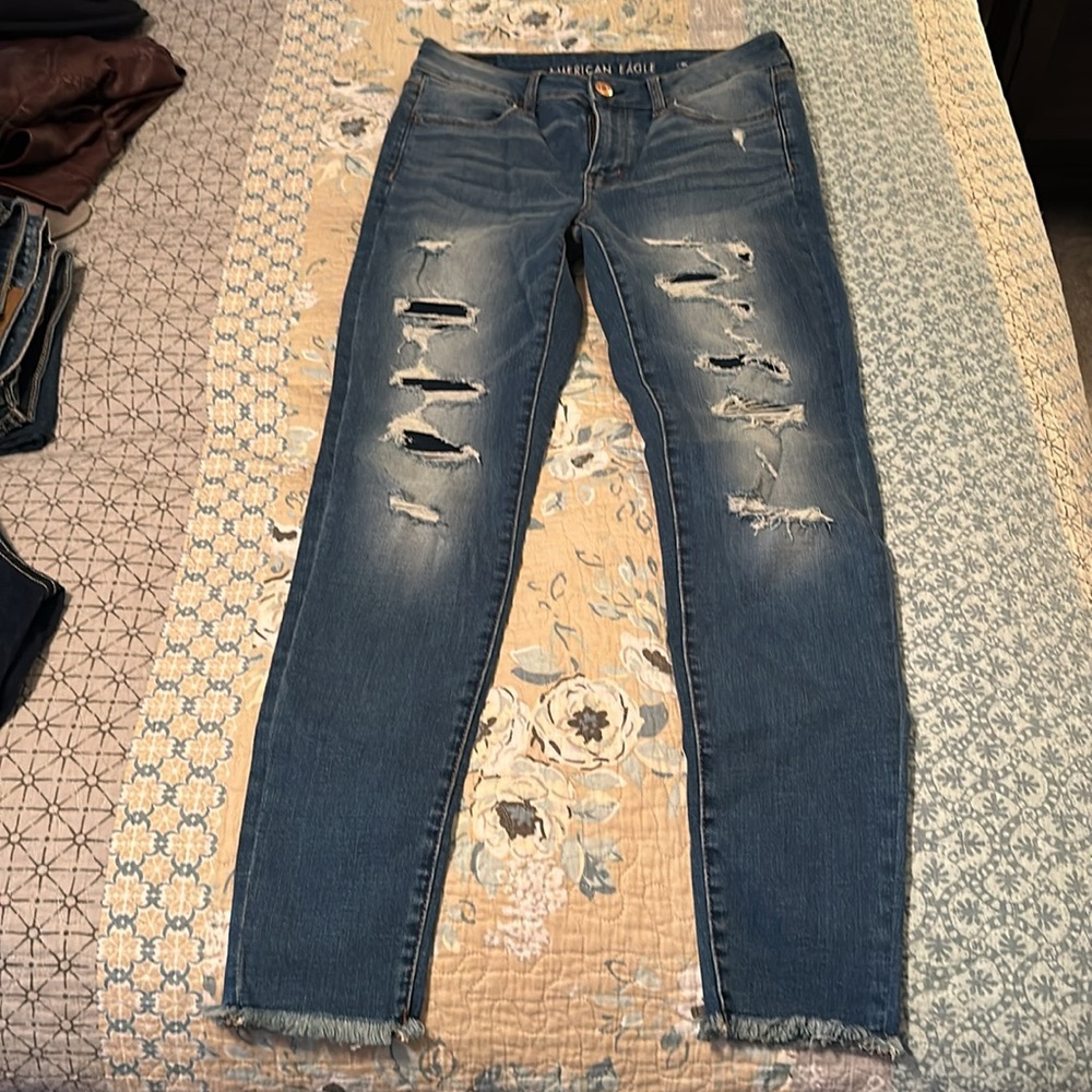 Size 8 American Eagle super stretchy women’s distressed high rise jeggings.